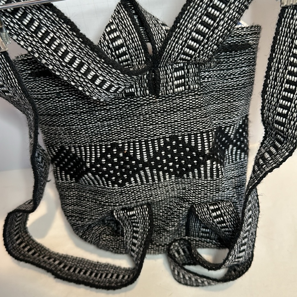 Emisa Made in Mexico woven backpack purse drawstring close & front zip pocket. - Picture 4 of 6